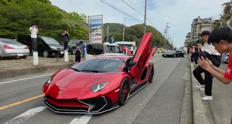 熱視線浴びるスーパーカーたち
