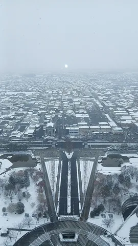 雪化粧の街並み、幻想的な冬景色