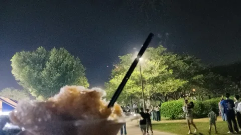 夏の夜空とアイスクリーム