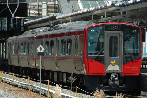 赤と銀のコントラスト、旅の始まり