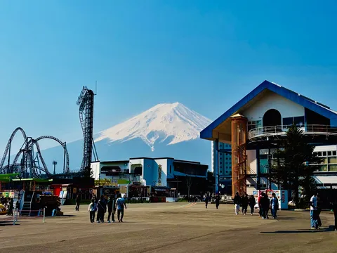 富士山と遊園地の競演