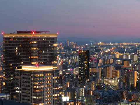 夜を彩るビル群の輝き