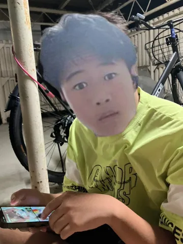 自転車とスマホ、夏の一コマ