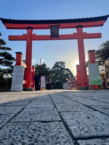 参道の光、朱の鳥居