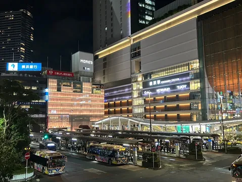 夜の街と光のリズム