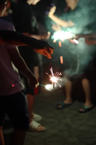 夏の夜の光のダンス