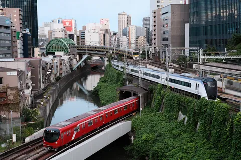 立体交差する鉄道の躍動