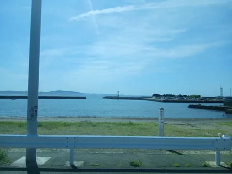 潮風と静かな港景
