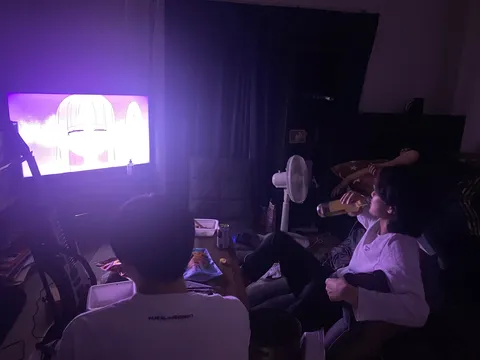 紫に染まるくつろぎの夜