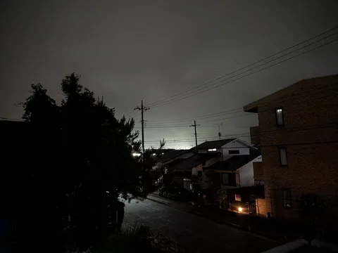 雨上がりの静かな夜道