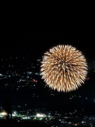 夜空を焦がす花火の鼓動