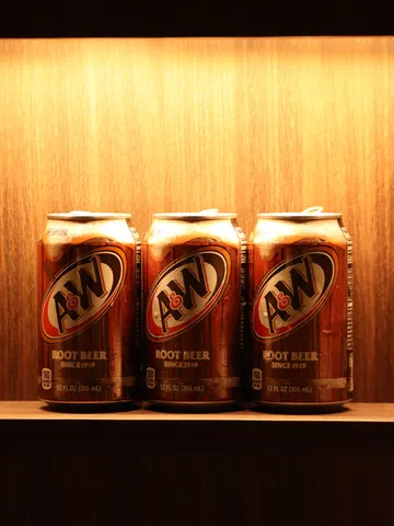 輝く3本のルートビア