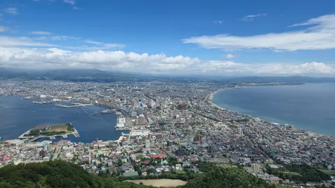 海と街が織りなす大パノラマ