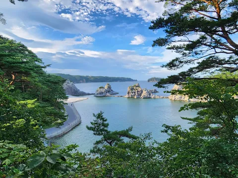 青と緑が織りなす海岸線