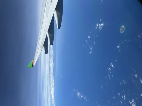 飛行機の窓から見えた絶景