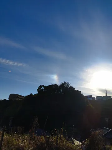 陽光と彩雲のコントラスト