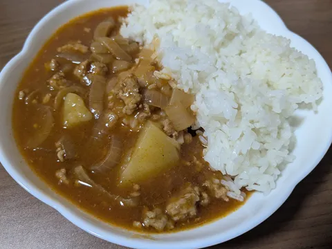 ほっとする家庭の味、カレーライス