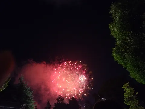夜空に咲く、巨大な花火