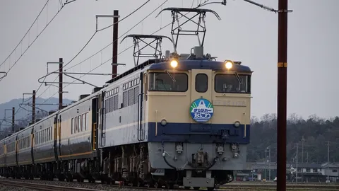 曇天を行くサロンカーなにわ