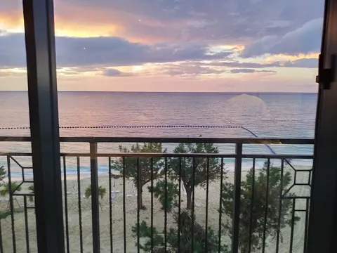 夕景と水平線の静けさ