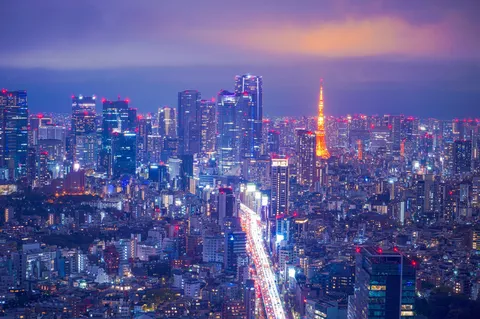 きらめく夜の都市迷宮
