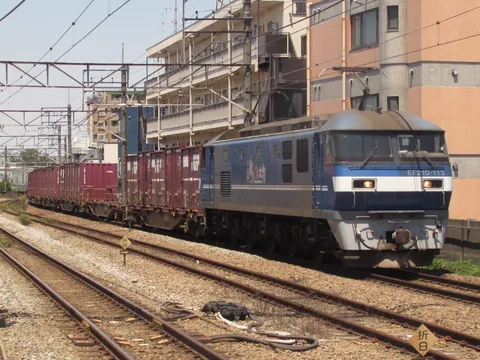 コンテナ列車の力強い走り