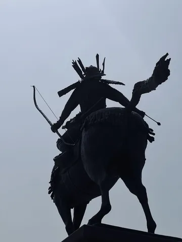 天を射る弓使い