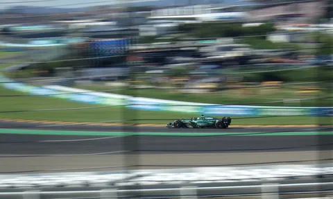 サーキットを駆ける緑の閃光