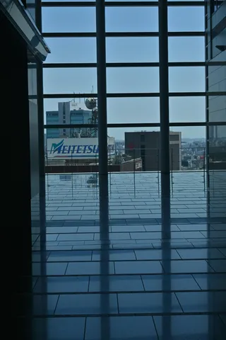 都会の空と光のシンフォニー