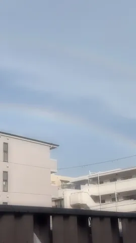 空からのダブルレインボー？