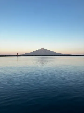 静寂の海と悠然たる山