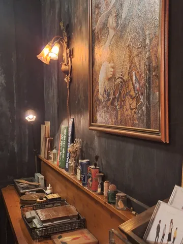 古書店のような、静かで趣ある空間