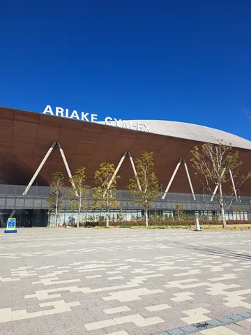 青空に映える大屋根