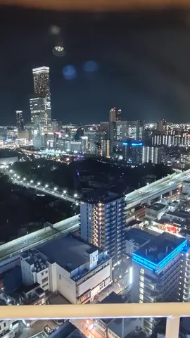 煌めく夜景と都会の灯り