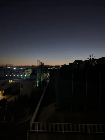 夕暮れの光と影の縁