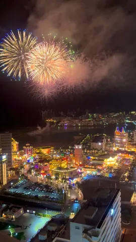 花火と光が織りなす夜の街