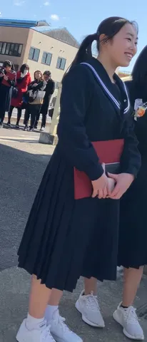 卒業式の日の、少し緊張した笑顔