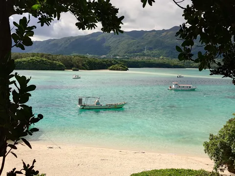エメラルドの海に浮かぶ楽園