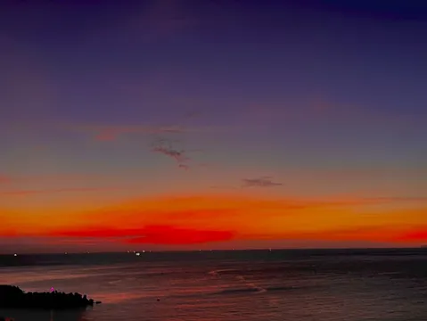 沈む空と海の色彩