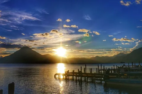 夕焼け空と桟橋