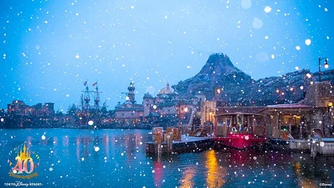 雪舞い降りる幻想の港