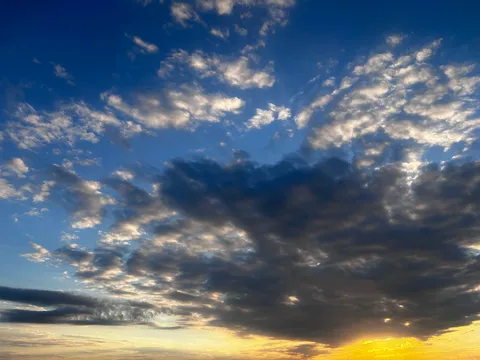 夕景の雲と光の余韻