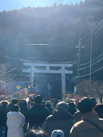 賑わいの先、鳥居の先に何が？