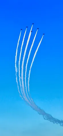 青空に描く飛行機の軌跡