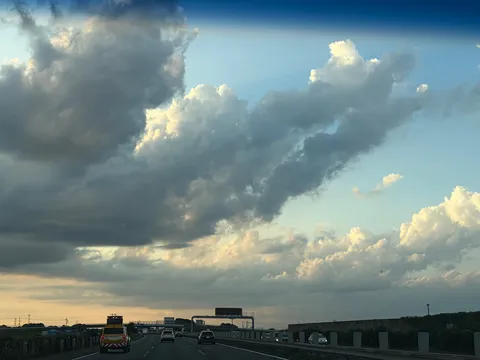 夕暮れ時の空とドライブ