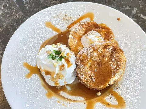 黄金色に輝く甘くとろけるスイーツ