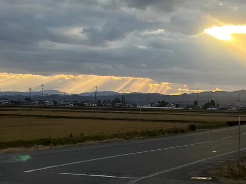 雲間から射す光に息をのむ