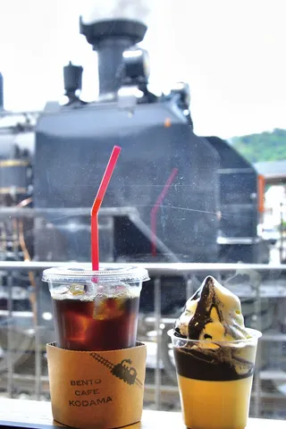 昭和レトロなカフェと蒸気機関車