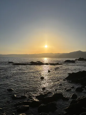 水面に映る夕陽の輝き
