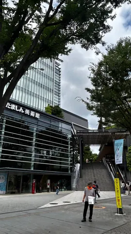 都会のオアシス、アートに触れる一日